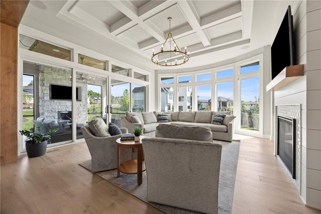 11201 W 169th Street, Overland Park, KS 66221