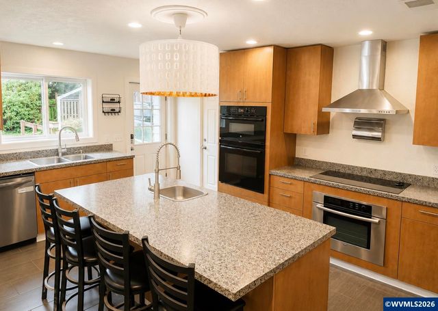 2550 Summer St SE, Salem, OR 97302