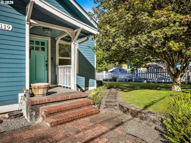 1119 5TH St, Oregon City, OR 97045