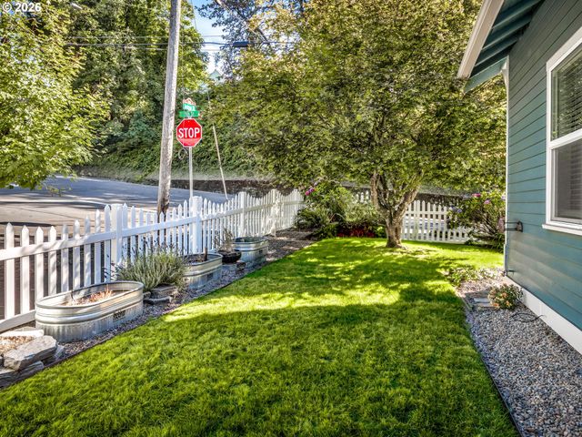 1119 5TH St, Oregon City, OR 97045
