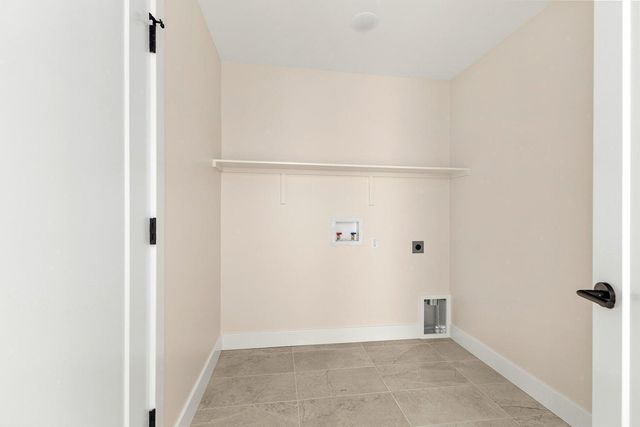 5221 WHISPER DR, Columbia, MO 65203