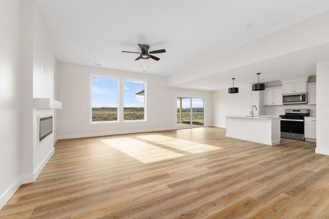 5221 WHISPER DR, Columbia, MO 65203