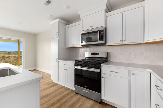 5221 WHISPER DR, Columbia, MO 65203