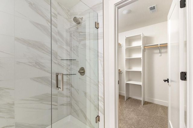 5221 WHISPER DR, Columbia, MO 65203