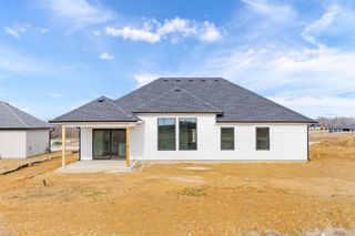 5221 WHISPER DR, Columbia, MO 65203