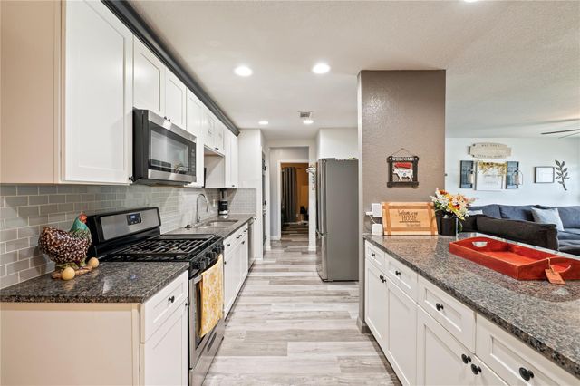 2428 9th Street N, Texas City, TX 77590