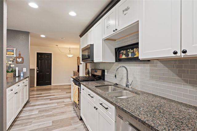 2428 9th Street N, Texas City, TX 77590