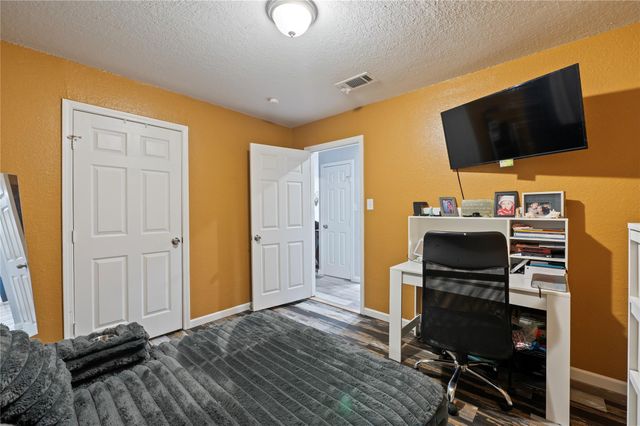 2428 9th Street N, Texas City, TX 77590