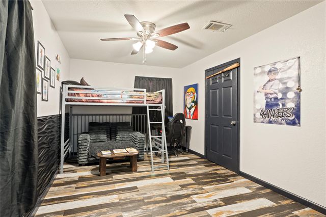 2428 9th Street N, Texas City, TX 77590