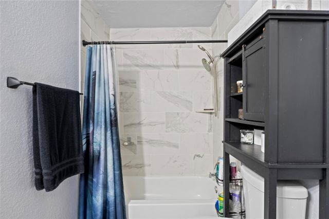 2428 9th Street N, Texas City, TX 77590