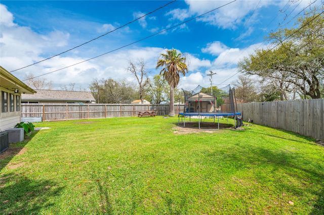 2428 9th Street N, Texas City, TX 77590