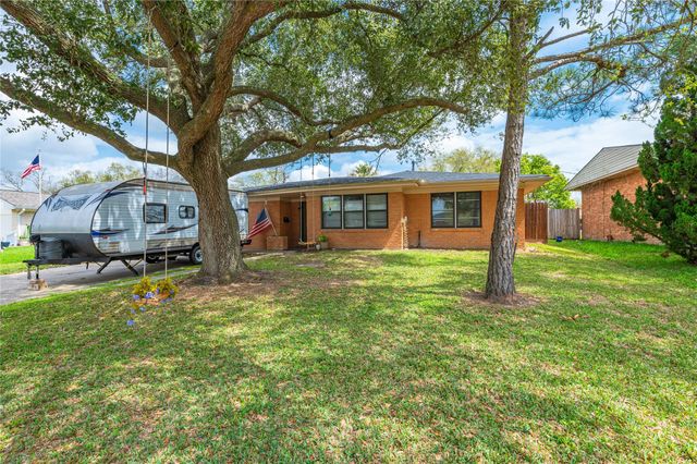 2428 9th Street N, Texas City, TX 77590