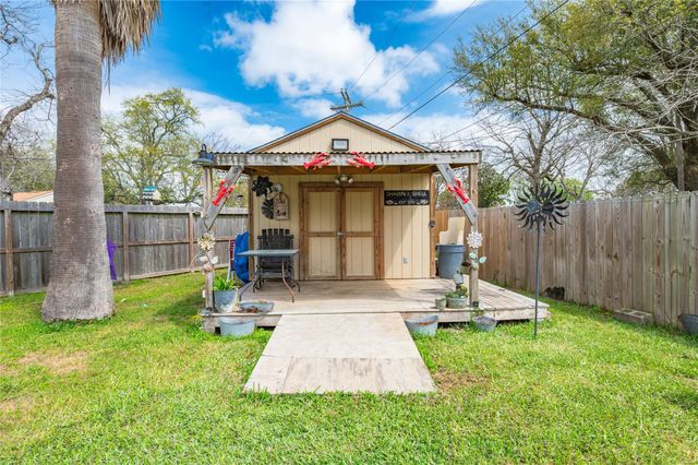 2428 9th Street N, Texas City, TX 77590