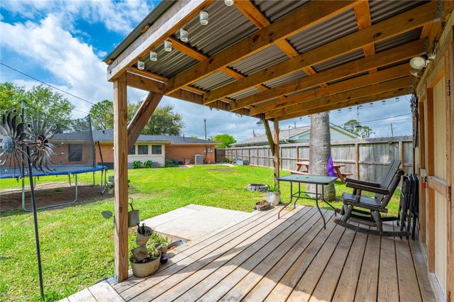 2428 9th Street N, Texas City, TX 77590