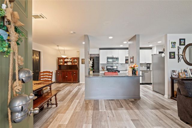 2428 9th Street N, Texas City, TX 77590