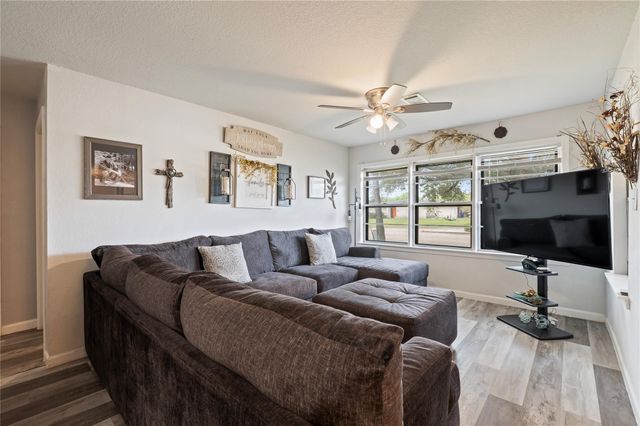 2428 9th Street N, Texas City, TX 77590