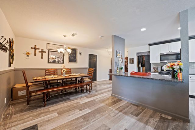 2428 9th Street N, Texas City, TX 77590