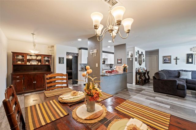 2428 9th Street N, Texas City, TX 77590