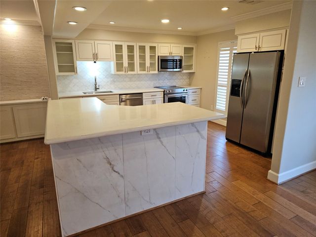 4716 Post Oak Timber Drive, Houston, TX 77056