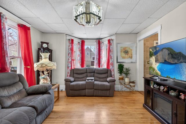 17 Academy Street, Rochester, NH 03867