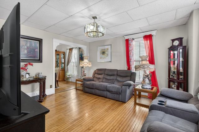 17 Academy Street, Rochester, NH 03867