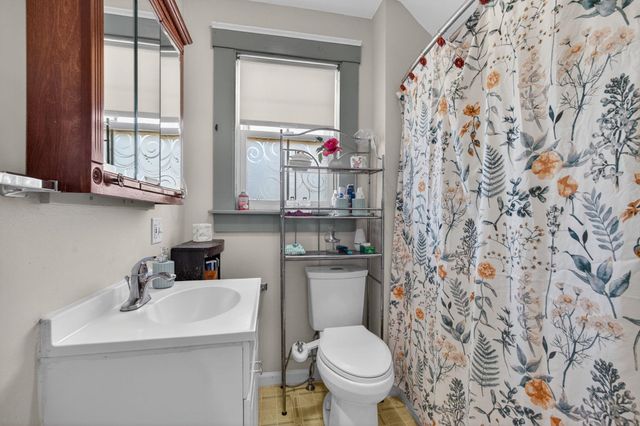 17 Academy Street, Rochester, NH 03867