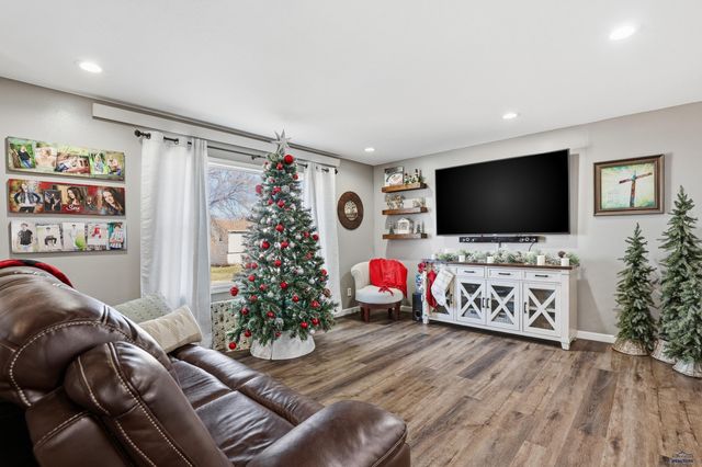 4425 DOLPHIN LN, Rapid City, SD 57701