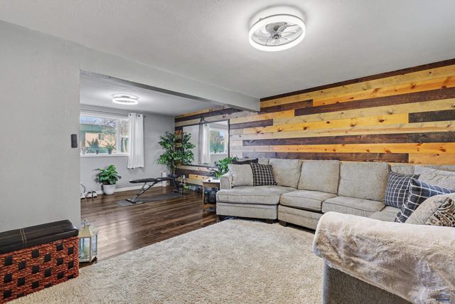 4425 DOLPHIN LN, Rapid City, SD 57701