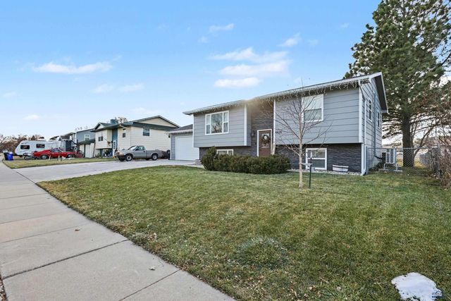 4425 DOLPHIN LN, Rapid City, SD 57701