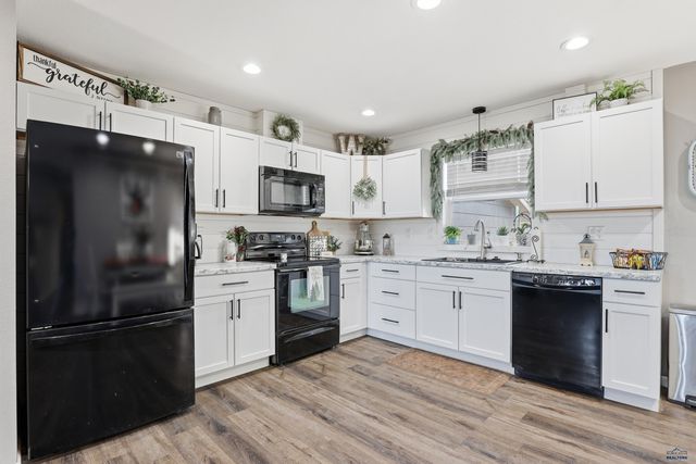 4425 DOLPHIN LN, Rapid City, SD 57701