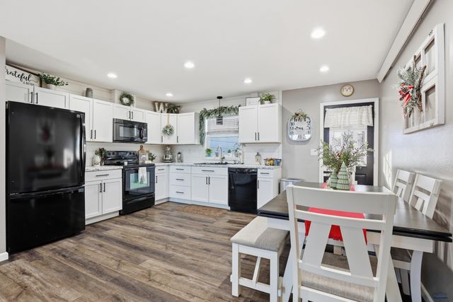 4425 DOLPHIN LN, Rapid City, SD 57701