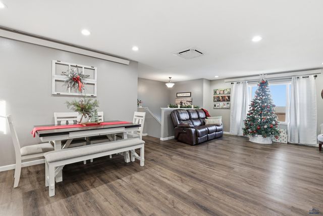 4425 DOLPHIN LN, Rapid City, SD 57701