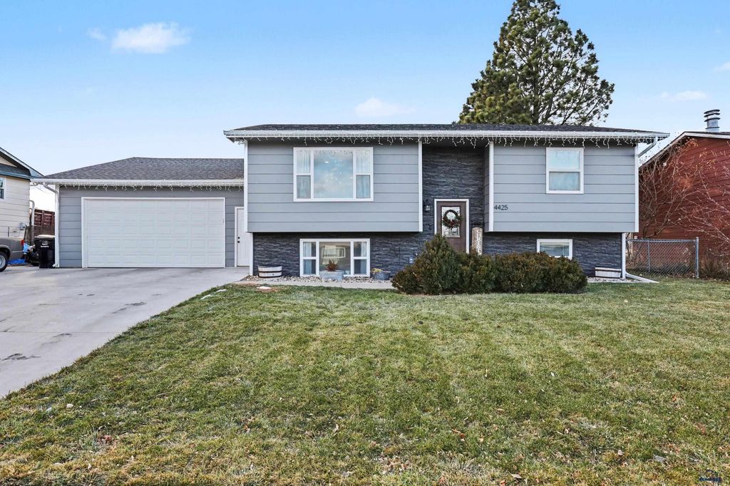 4425 DOLPHIN LN, Rapid City, SD 57701