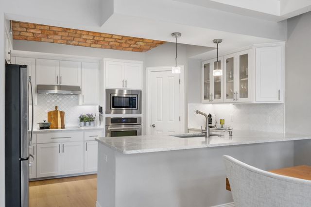 1910 Rue De St Tropez 6, Austin, TX 78746