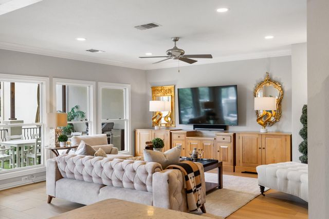 1910 Rue De St Tropez 6, Austin, TX 78746