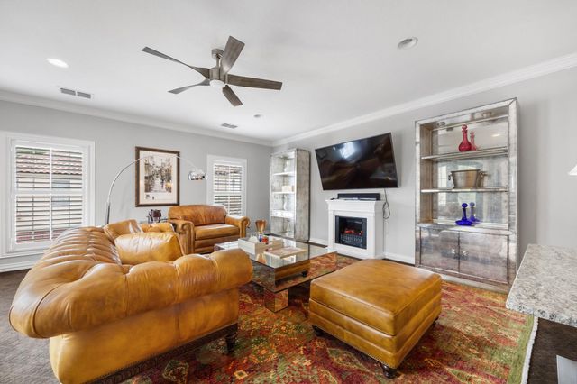 1910 Rue De St Tropez 6, Austin, TX 78746