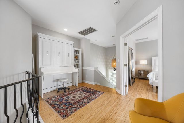 1910 Rue De St Tropez 6, Austin, TX 78746