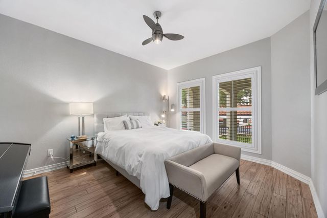 1910 Rue De St Tropez 6, Austin, TX 78746