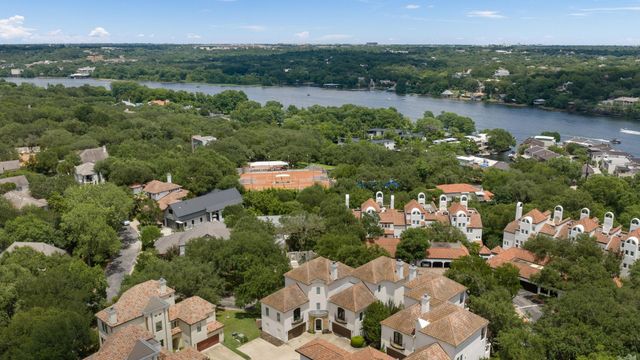 1910 Rue De St Tropez 6, Austin, TX 78746