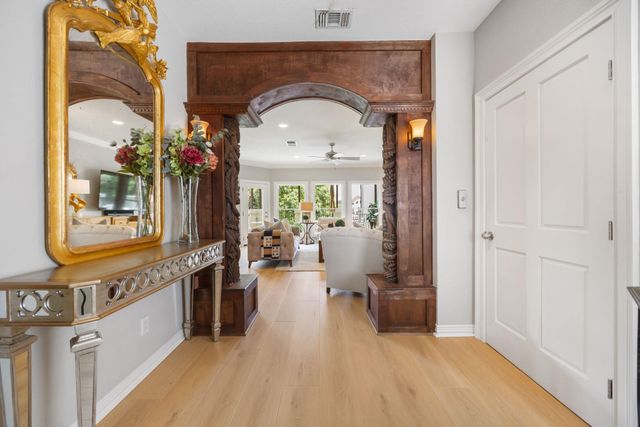 1910 Rue De St Tropez 6, Austin, TX 78746