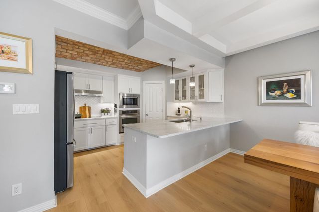1910 Rue De St Tropez 6, Austin, TX 78746
