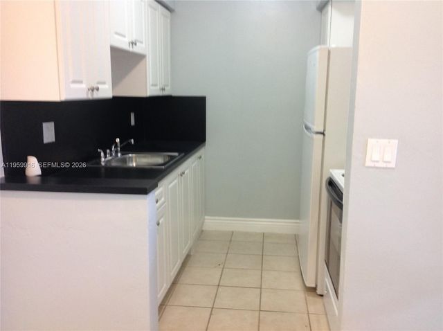 280 SW 11th Ave 5, Hallandale Beach, FL 33009