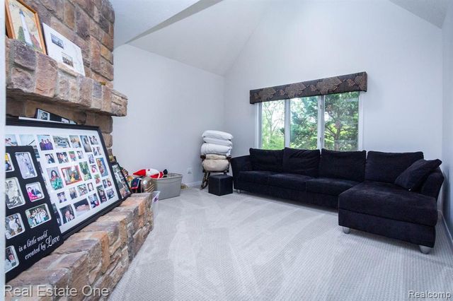 3738 Cherrywood Court, Rochester Hills, MI 48309