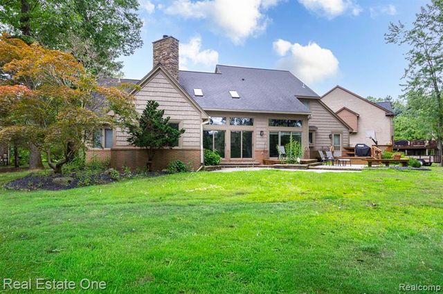 3738 Cherrywood Court, Rochester Hills, MI 48309