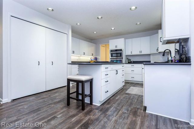 3738 Cherrywood Court, Rochester Hills, MI 48309