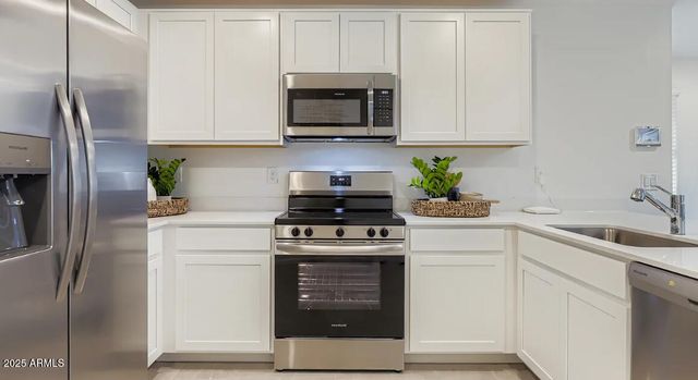 9674 W PICCADILLY Road, Phoenix, AZ 85037