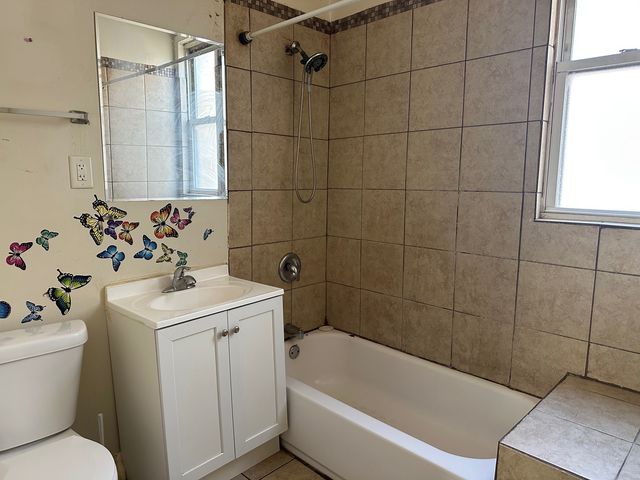 4119 W Harrison Street, Chicago, IL 60624