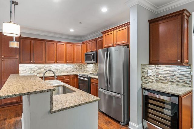 3175 Tremont Road, 409, Columbus, OH 43221