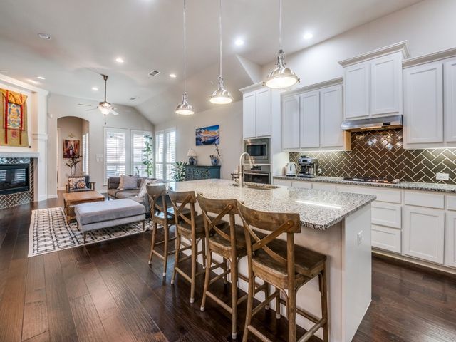 915 Enchanted Wood Drive, Arlington, TX 76005