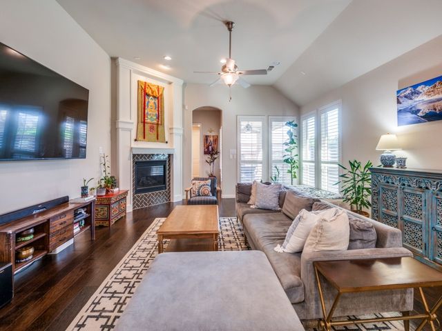 915 Enchanted Wood Drive, Arlington, TX 76005